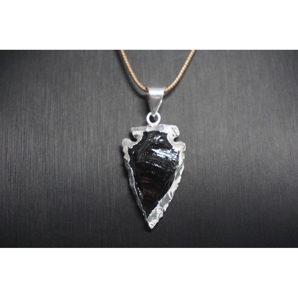 Pendentif pointe de flèche en obsidienne noire