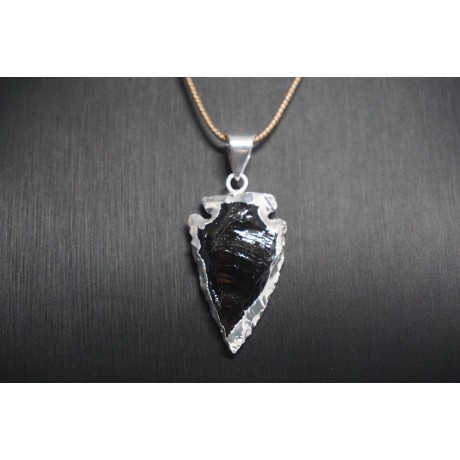 Pendentif pointe de flèche en obsidienne noire