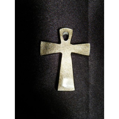 Pendentif croix isis dorée