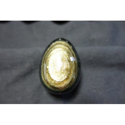 Oeuf en obsidienne dorée